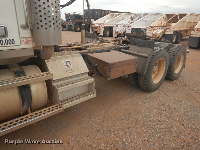 image for item DG0229 2010 Western Star 4900FA semi truck