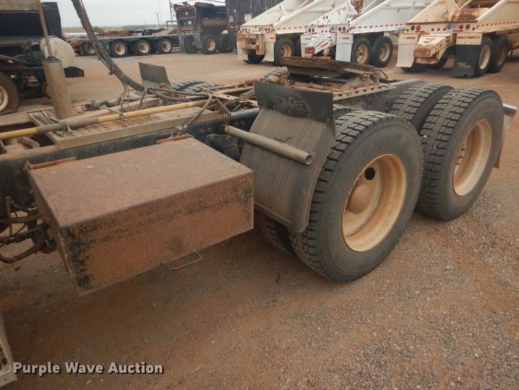 image for item DG0229 2010 Western Star 4900FA semi truck