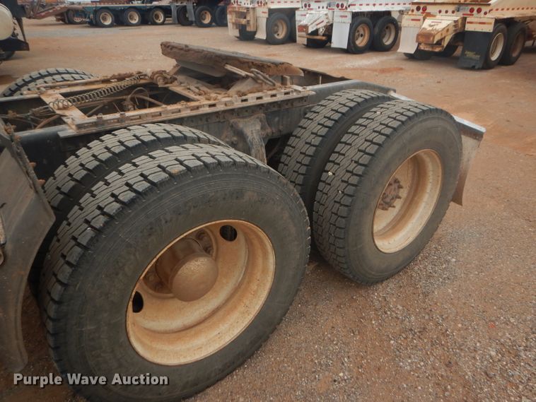 image for item DG0229 2010 Western Star 4900FA semi truck