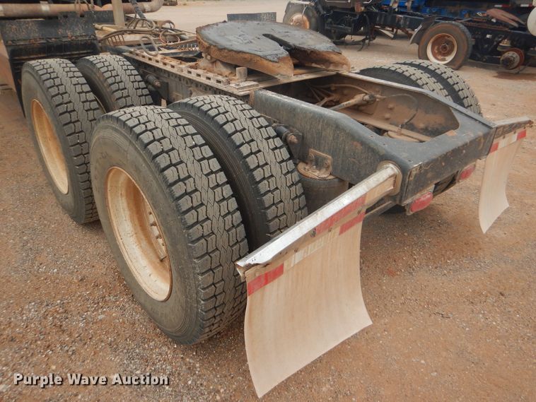 image for item DG0229 2010 Western Star 4900FA semi truck