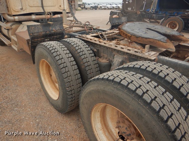 image for item DG0229 2010 Western Star 4900FA semi truck