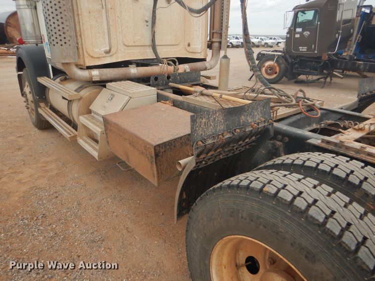 image for item DG0229 2010 Western Star 4900FA semi truck