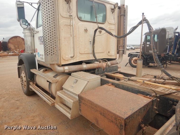 image for item DG0229 2010 Western Star 4900FA semi truck