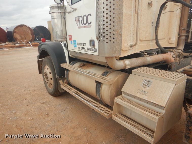 image for item DG0229 2010 Western Star 4900FA semi truck