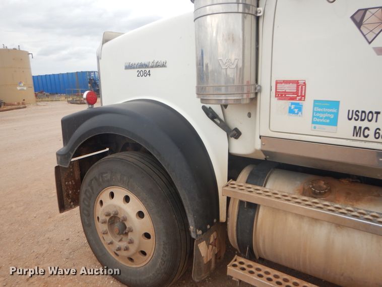 image for item DG0229 2010 Western Star 4900FA semi truck