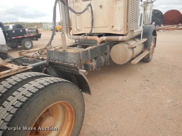 image for item DG0229 2010 Western Star 4900FA semi truck