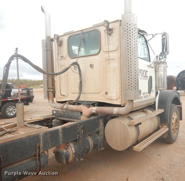 image for item DG0229 2010 Western Star 4900FA semi truck