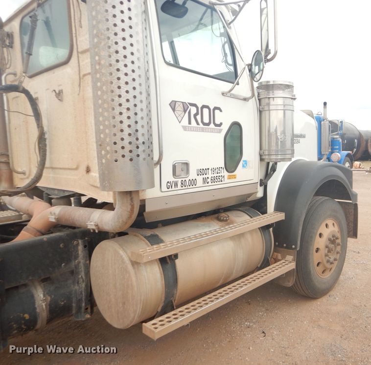 image for item DG0229 2010 Western Star 4900FA semi truck