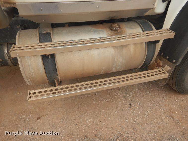 image for item DG0229 2010 Western Star 4900FA semi truck