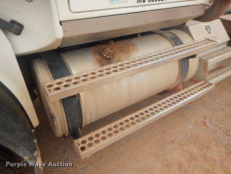 image for item DG0229 2010 Western Star 4900FA semi truck