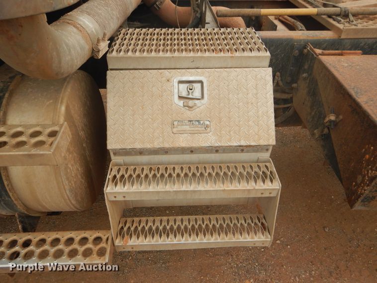 image for item DG0229 2010 Western Star 4900FA semi truck