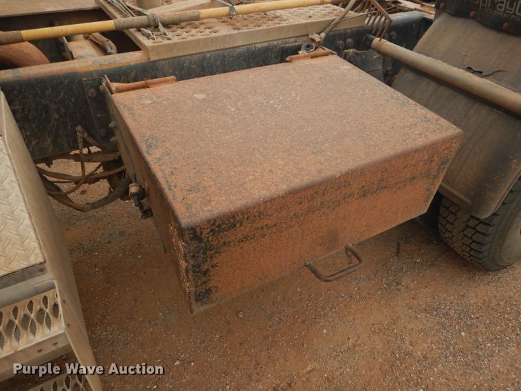 image for item DG0229 2010 Western Star 4900FA semi truck