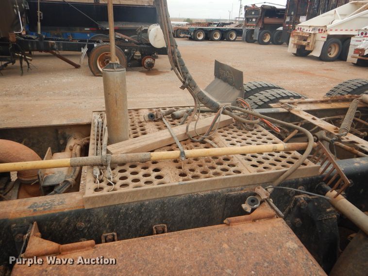 image for item DG0229 2010 Western Star 4900FA semi truck