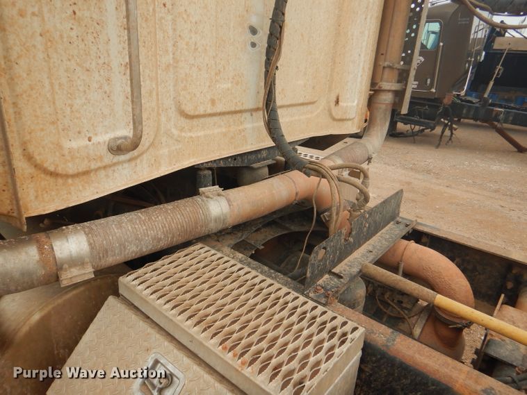 image for item DG0229 2010 Western Star 4900FA semi truck