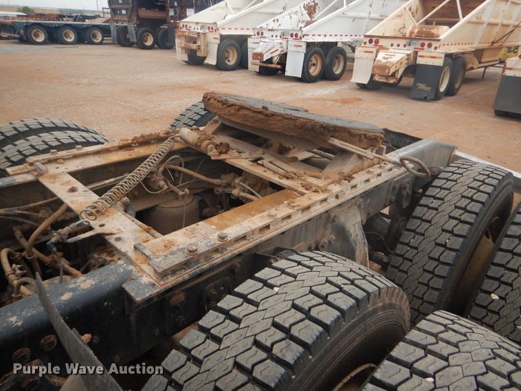 image for item DG0229 2010 Western Star 4900FA semi truck