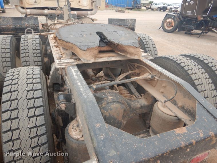 image for item DG0229 2010 Western Star 4900FA semi truck