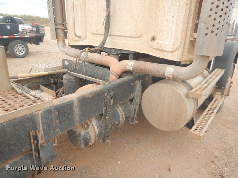 image for item DG0229 2010 Western Star 4900FA semi truck