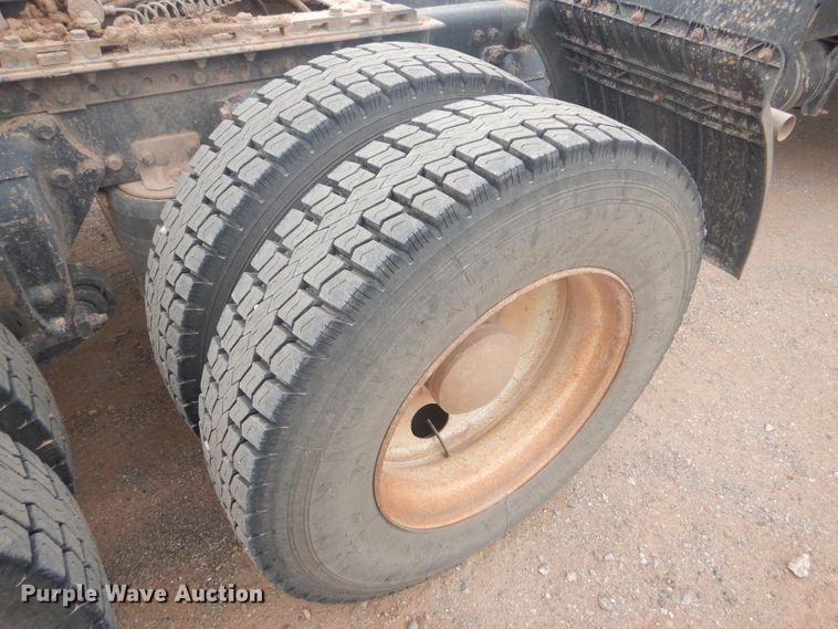 image for item DG0229 2010 Western Star 4900FA semi truck