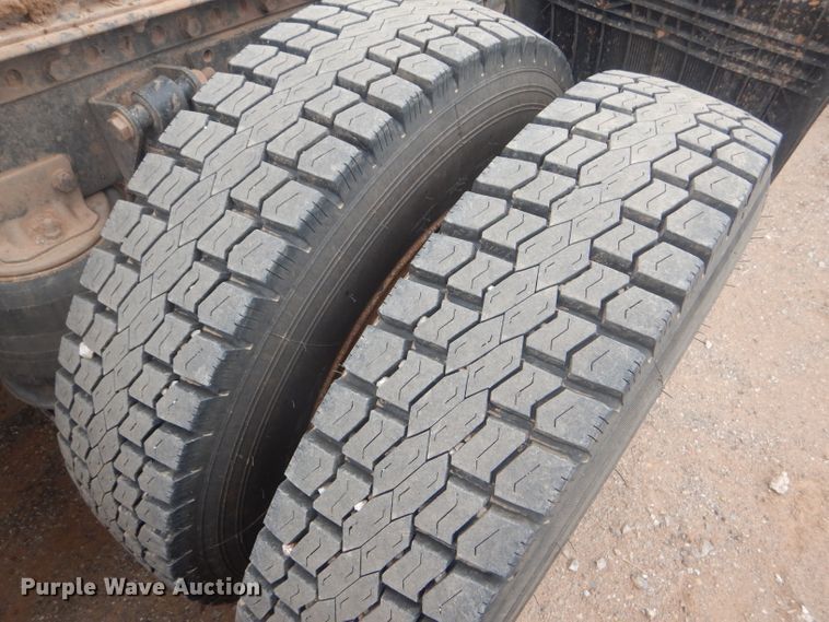 image for item DG0229 2010 Western Star 4900FA semi truck