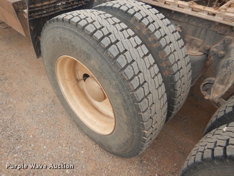 image for item DG0229 2010 Western Star 4900FA semi truck