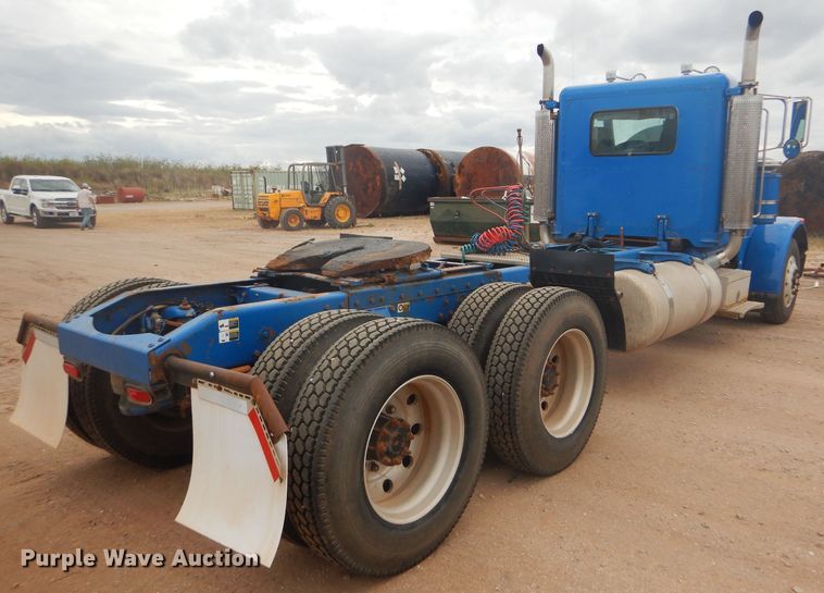 image for item DG0230 2005 Peterbilt 379 semi truck