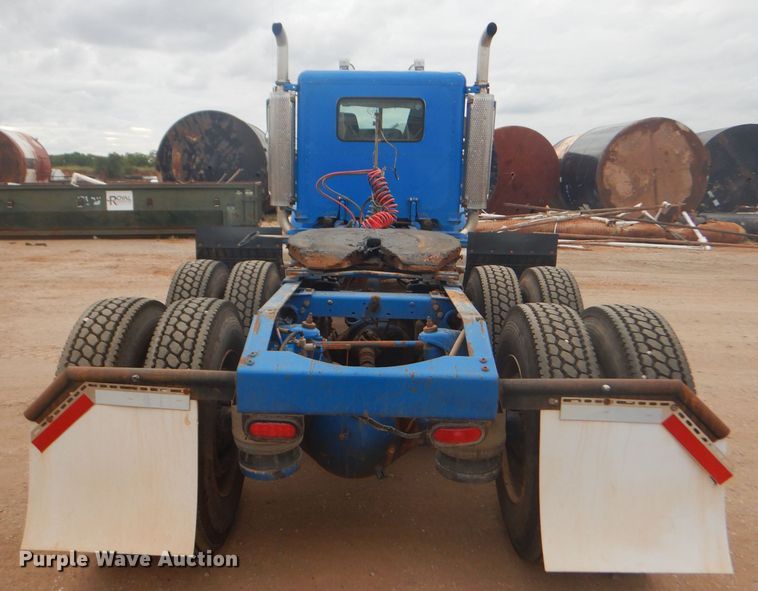 image for item DG0230 2005 Peterbilt 379 semi truck