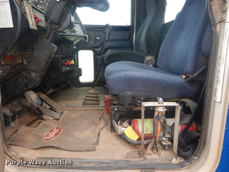 image for item DG0230 2005 Peterbilt 379 semi truck