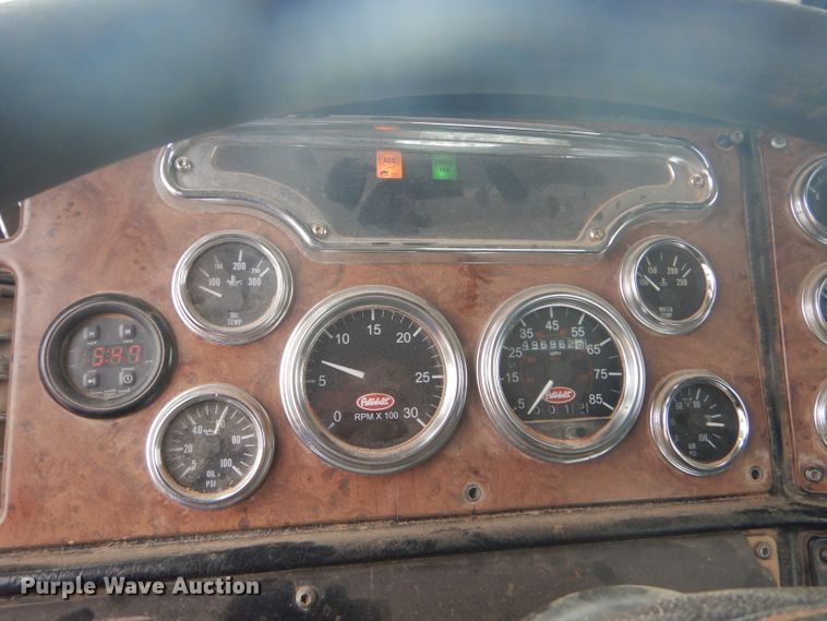 image for item DG0230 2005 Peterbilt 379 semi truck