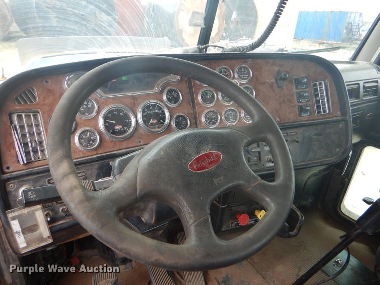 image for item DG0230 2005 Peterbilt 379 semi truck