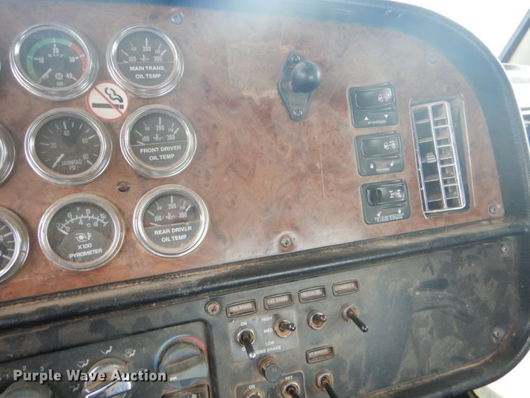 image for item DG0230 2005 Peterbilt 379 semi truck