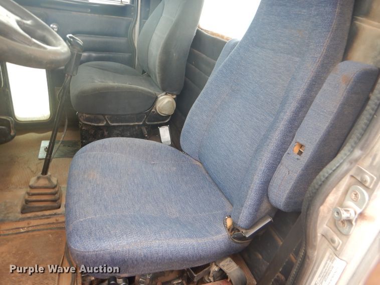 image for item DG0230 2005 Peterbilt 379 semi truck