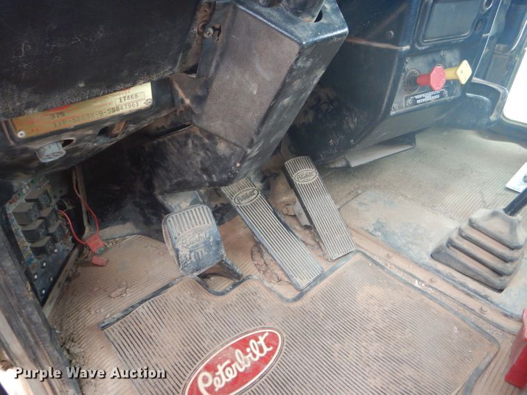 image for item DG0230 2005 Peterbilt 379 semi truck