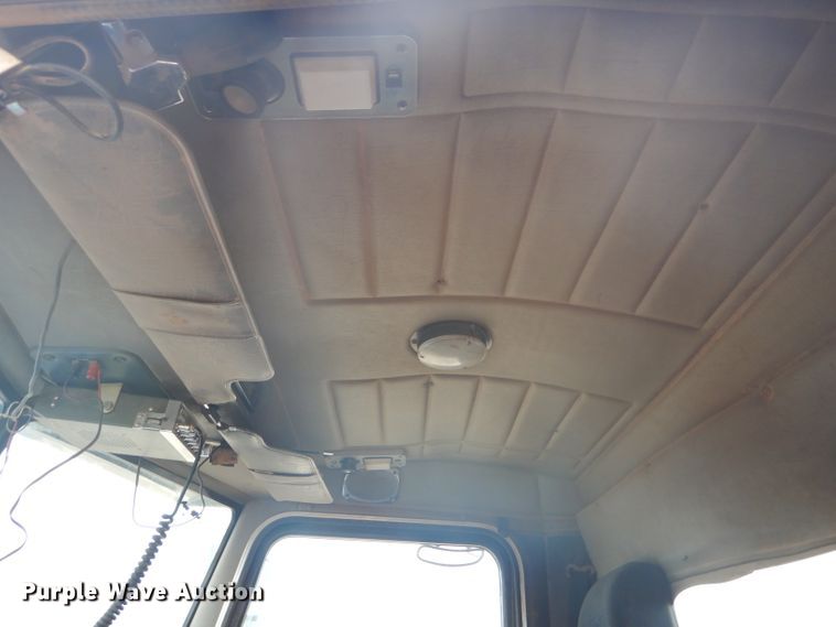 image for item DG0230 2005 Peterbilt 379 semi truck