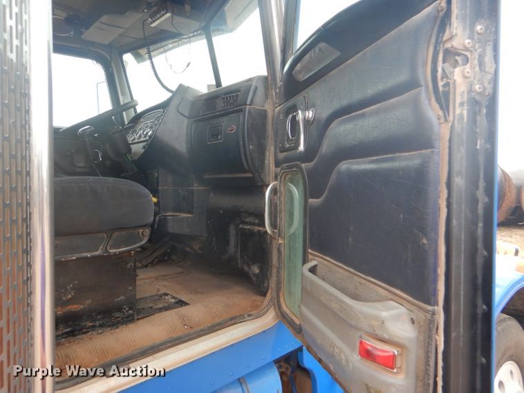 image for item DG0230 2005 Peterbilt 379 semi truck