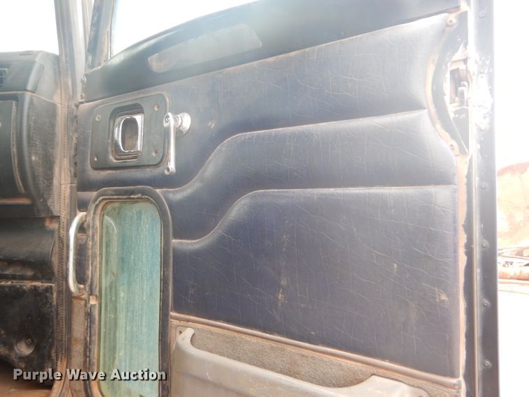 image for item DG0230 2005 Peterbilt 379 semi truck