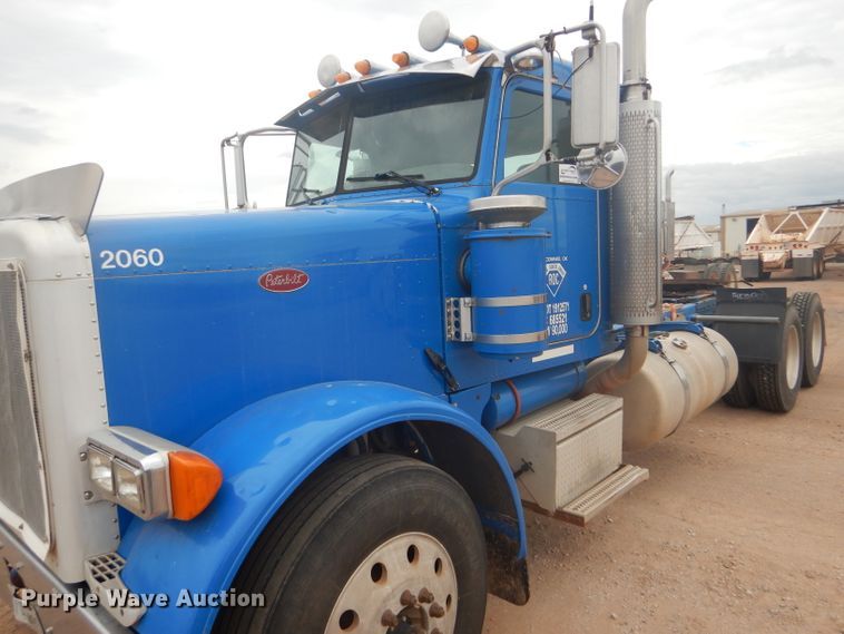 image for item DG0230 2005 Peterbilt 379 semi truck