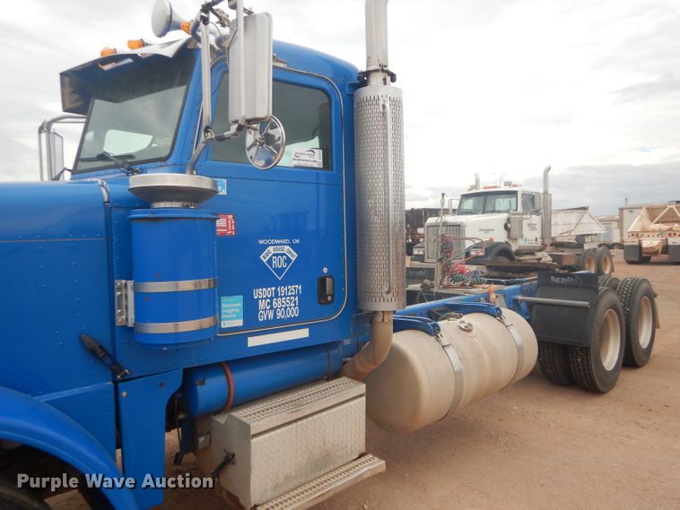 image for item DG0230 2005 Peterbilt 379 semi truck