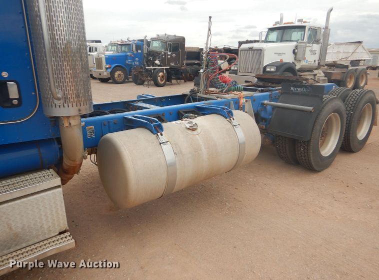 image for item DG0230 2005 Peterbilt 379 semi truck