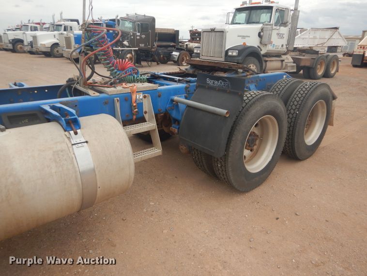 image for item DG0230 2005 Peterbilt 379 semi truck