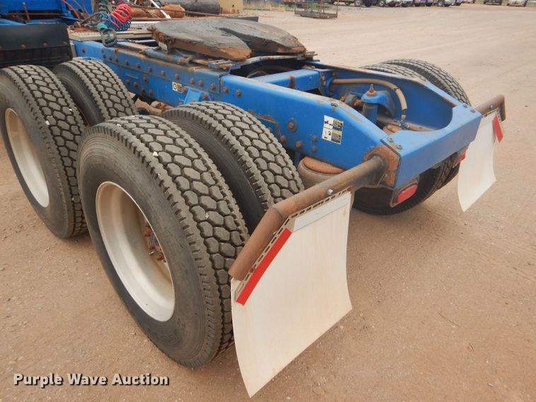 image for item DG0230 2005 Peterbilt 379 semi truck