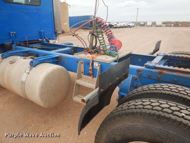 image for item DG0230 2005 Peterbilt 379 semi truck