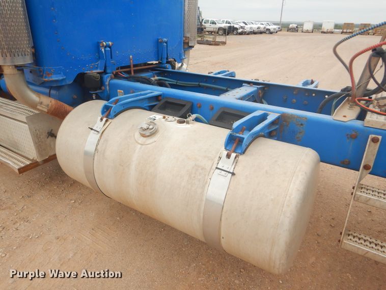 image for item DG0230 2005 Peterbilt 379 semi truck