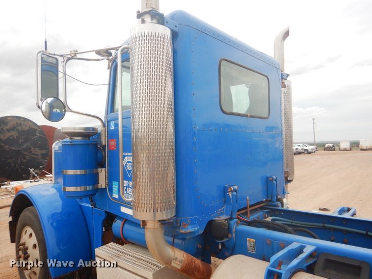 image for item DG0230 2005 Peterbilt 379 semi truck