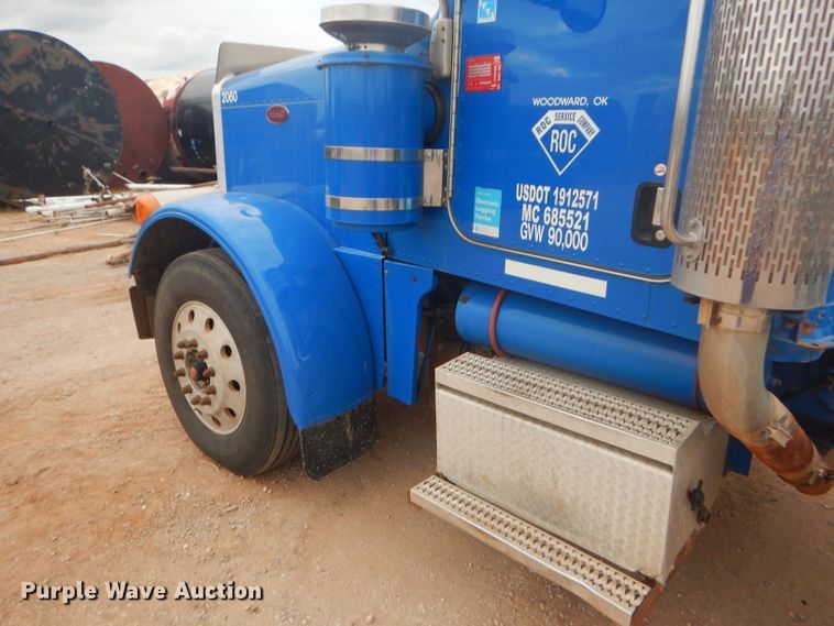 image for item DG0230 2005 Peterbilt 379 semi truck