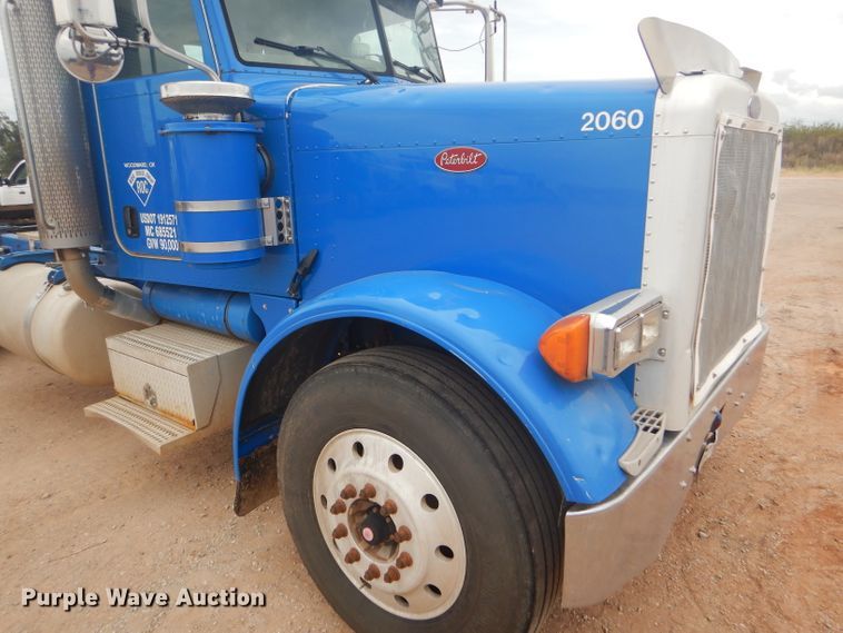 image for item DG0230 2005 Peterbilt 379 semi truck