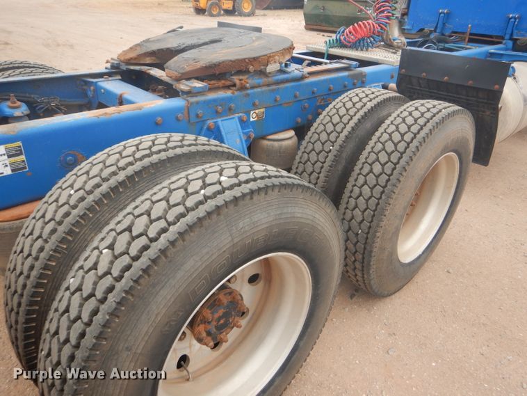 image for item DG0230 2005 Peterbilt 379 semi truck