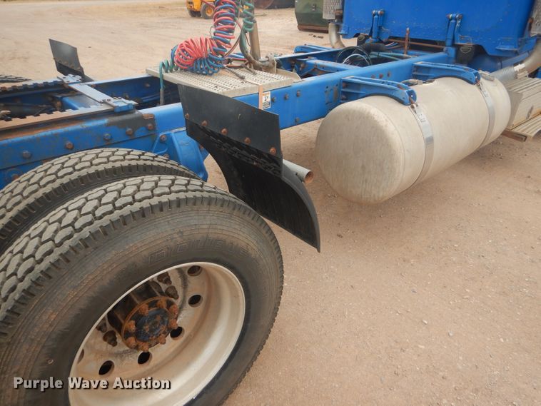 image for item DG0230 2005 Peterbilt 379 semi truck