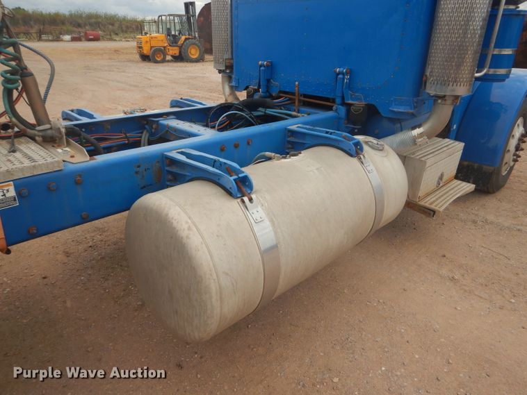 image for item DG0230 2005 Peterbilt 379 semi truck