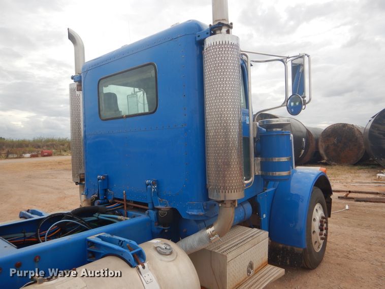 image for item DG0230 2005 Peterbilt 379 semi truck