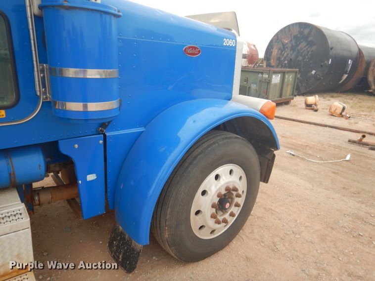 image for item DG0230 2005 Peterbilt 379 semi truck